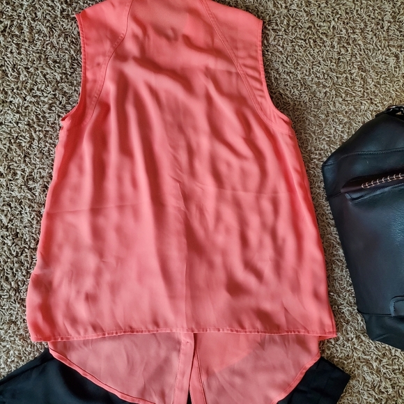 The Limited Asymmetrical Button Up Sleeveless Collared Blouse Women's Small - Picture 3 of 4